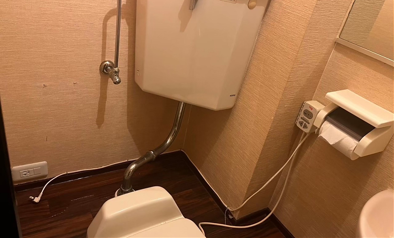 安佐北区　水濡れ　トイレ遣り替え工事